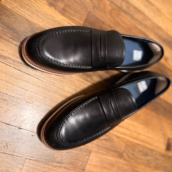 Ike Behar Black Leather Loafers Like New - Picture 3 of 10